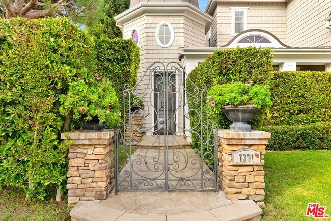 Building Photo - 7391 W Coastal View Dr