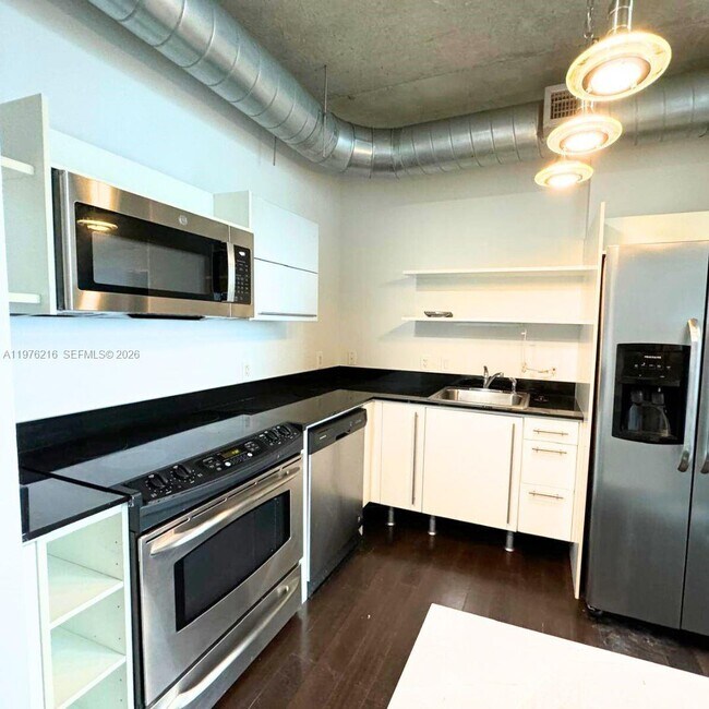 Foto del edificio - 690 SW 1st Ct