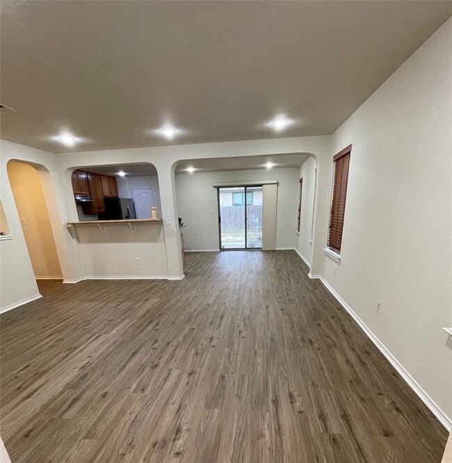 Foto del edificio - 904 Watson Way