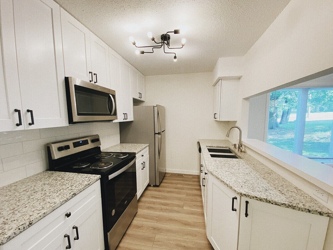 Foto principal - 521 Broadway Ave N