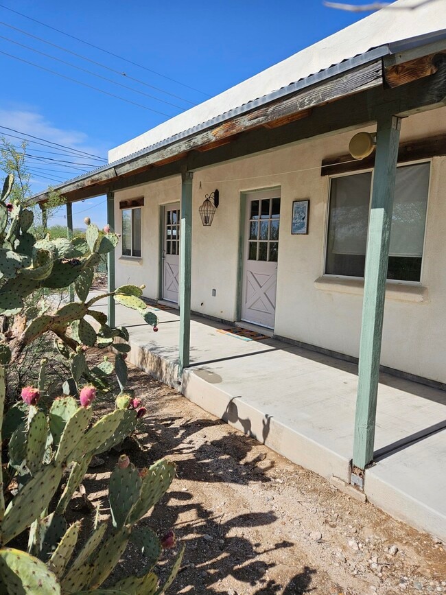 Building Photo - 1251 W Roller Coaster Rd