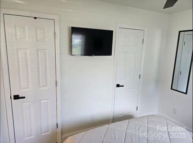 Building Photo - 1406 E 35th St