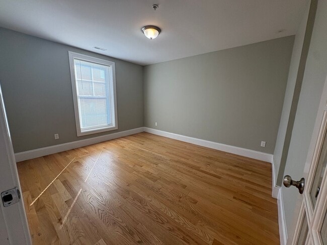 Interior Photo - 130 Cabot