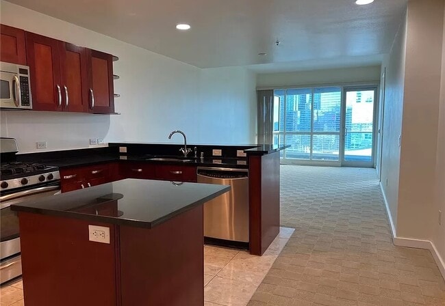 Beautiful kitchen - 4525 Dean Martin Dr