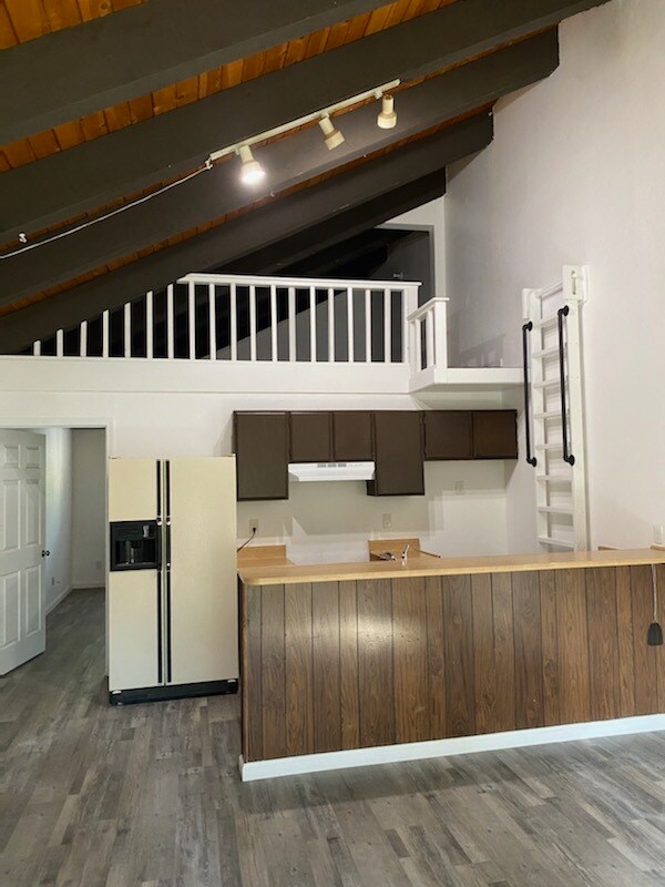 Building Photo - 1049 Tomahawk Trail