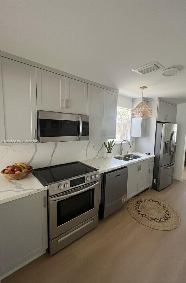 Foto del edificio - 81 NW 44th St