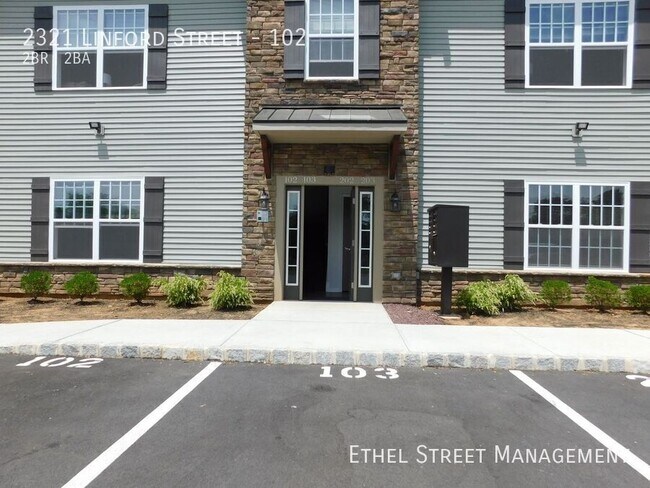 Building Photo - 2321 Linford St