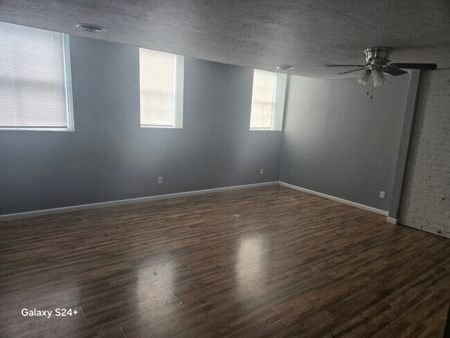 Building Photo - Mayslick Apartment Building