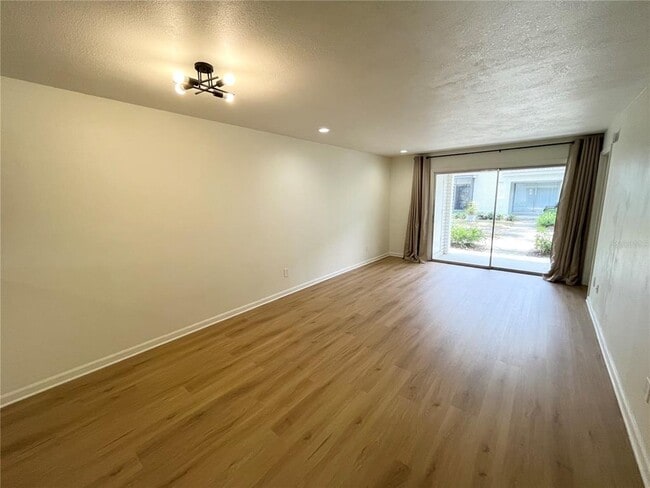 Building Photo - 2884 Plaza Terrace Dr