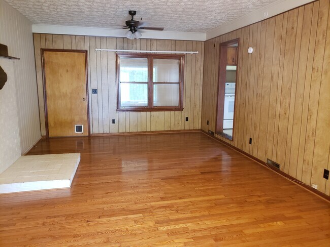 Foto del edificio - 702 Hilltop Dr