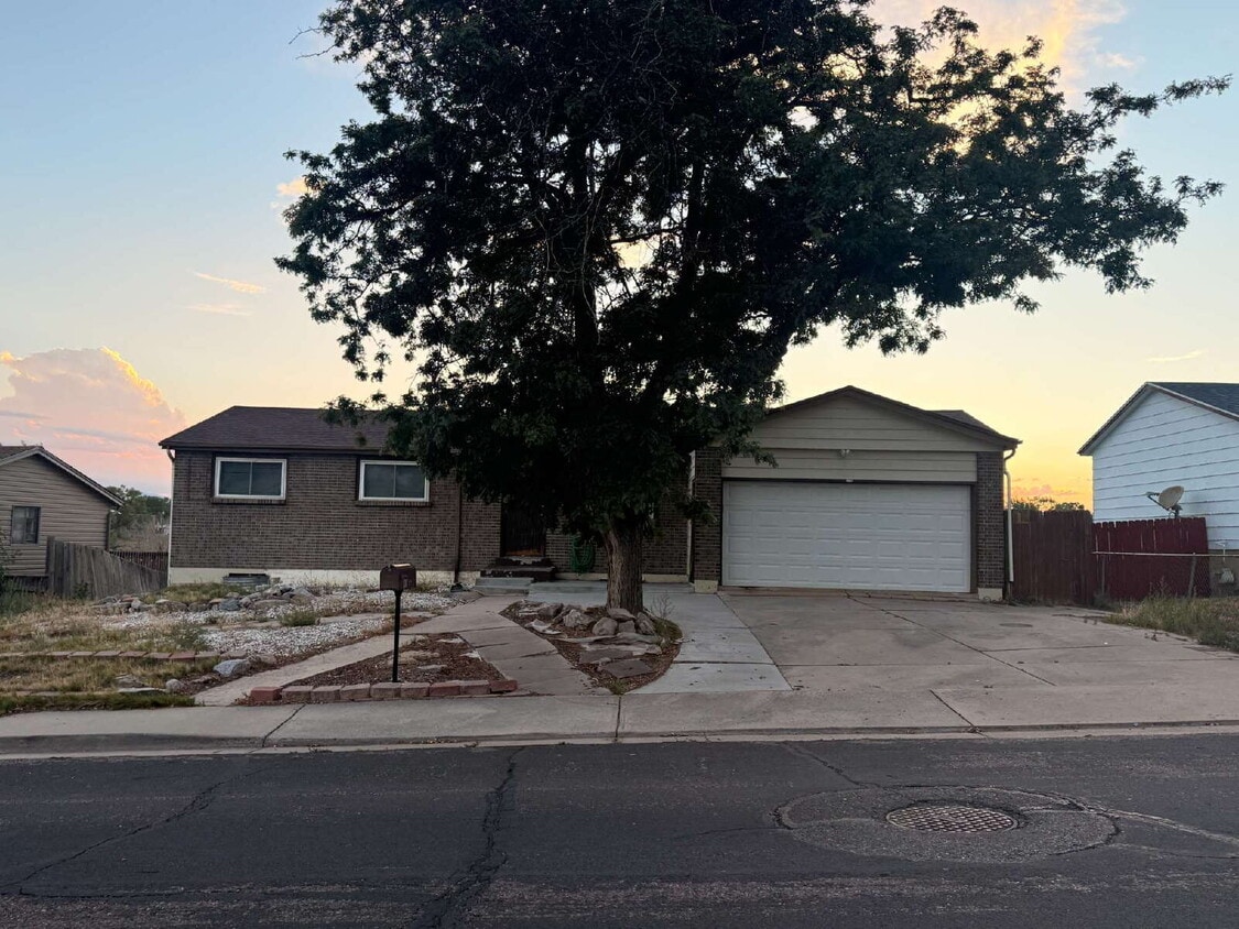 Photo - 1286 Croke Drive-
