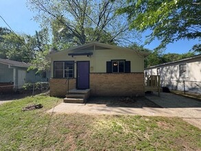 Building Photo - 513 Sassafras Ave