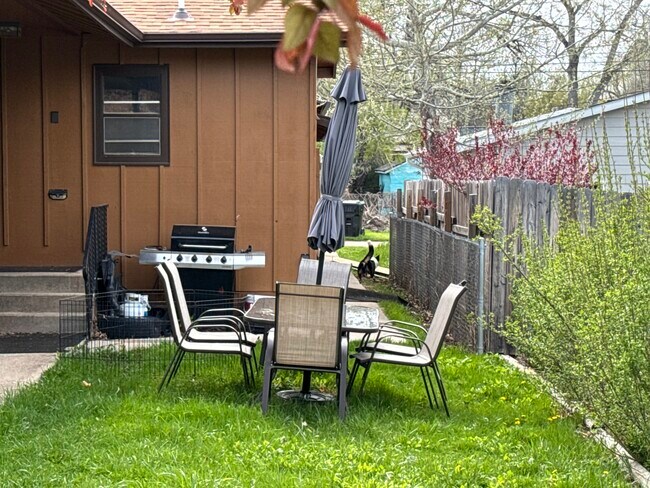 Foto del edificio - 1521 Canyon St