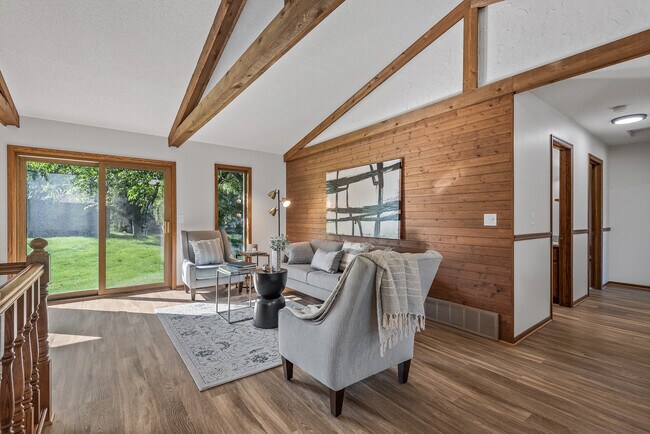 Foto del edificio - 833 Tyrol Ln