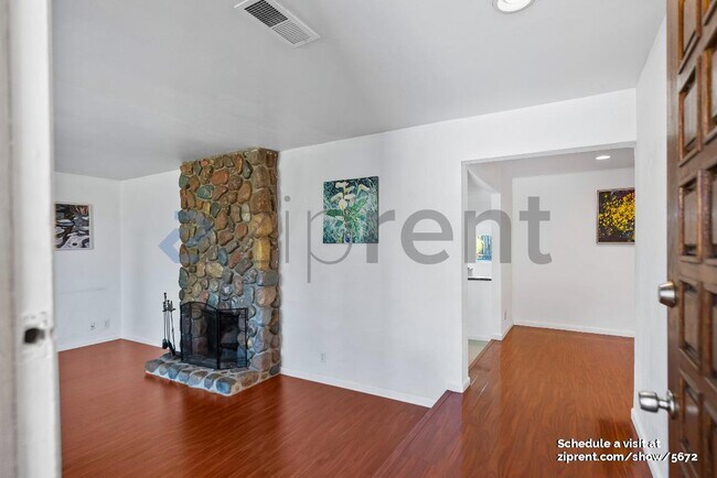 Foto del edificio - 2644 Poplarwood Way