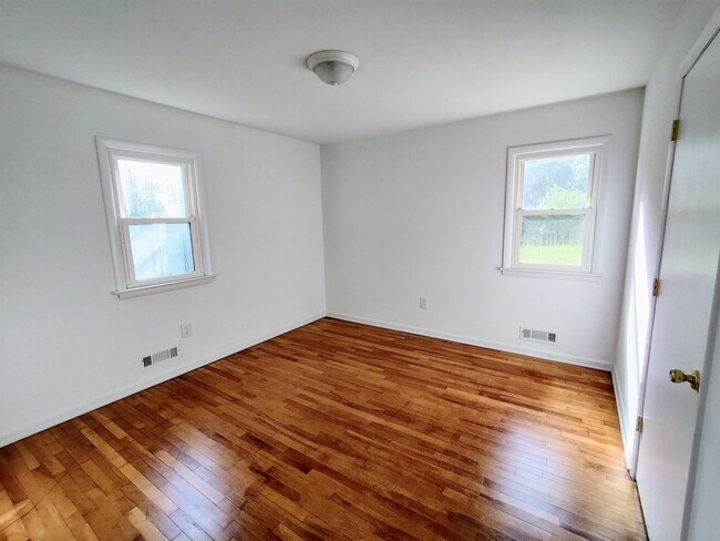 Building Photo - 311 N Waverly St