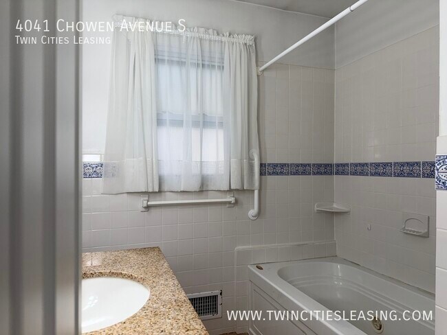 Foto del edificio - 4041 Chowen Ave S