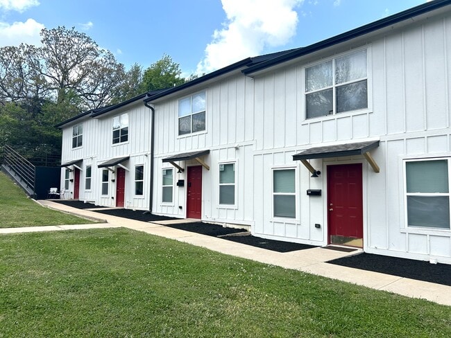 Building Photo - 829 Oakland Ave