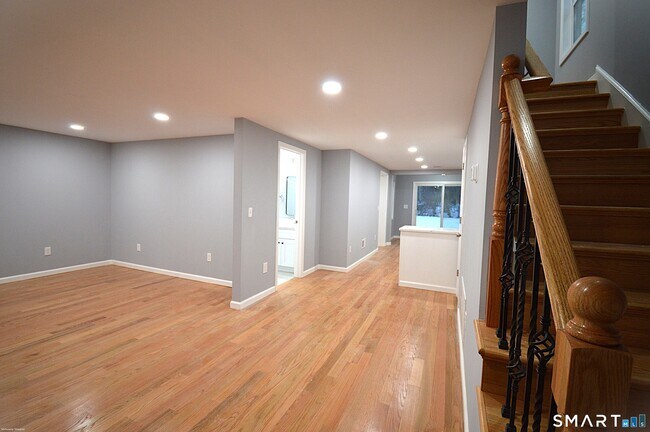 Foto del edificio - 17 Railroad Ave