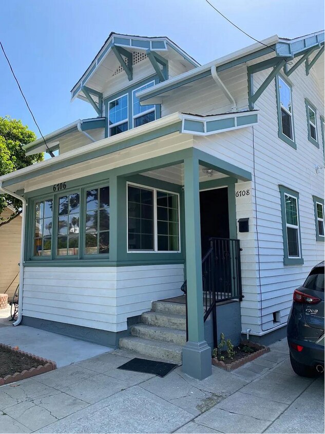Primary Photo - 6708 De Longpre Ave