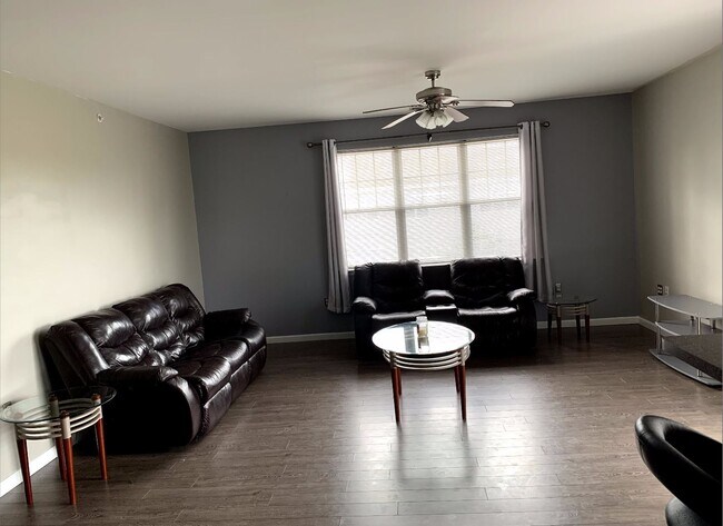 Foto del edificio - 920 Southmoor Dr