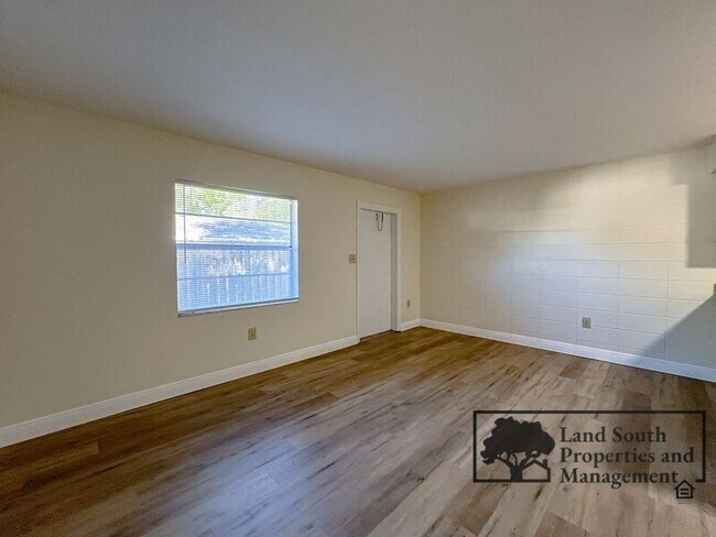 Foto del edificio - 815 W Carole St