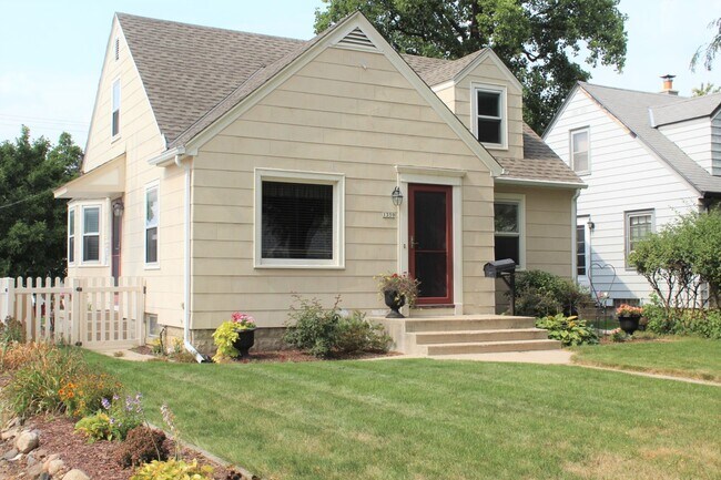 Building Photo - 1359 S 115th St