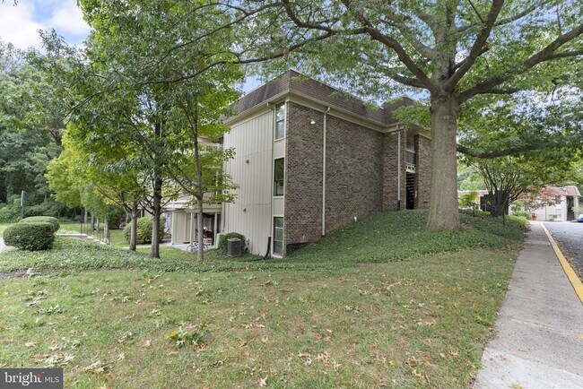 Foto del edificio - 5766 Rexford Ct