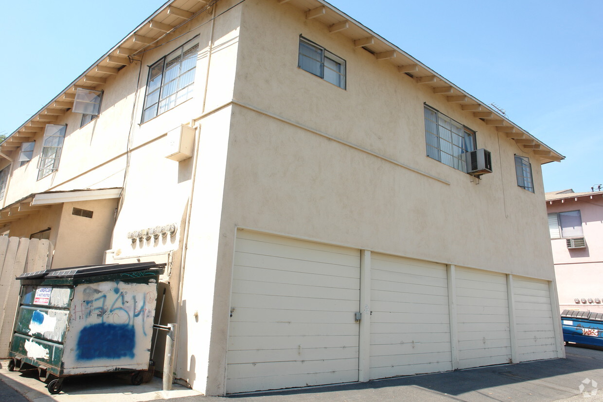 Building Photo - 14209 Moorpark St