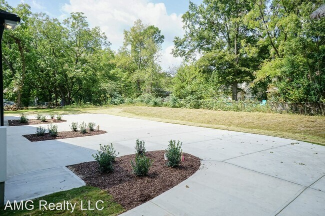 Foto del edificio - 4 br, 2 bath House - 250 W Vance St