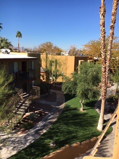 Patio - 3555 S Stober Blvd