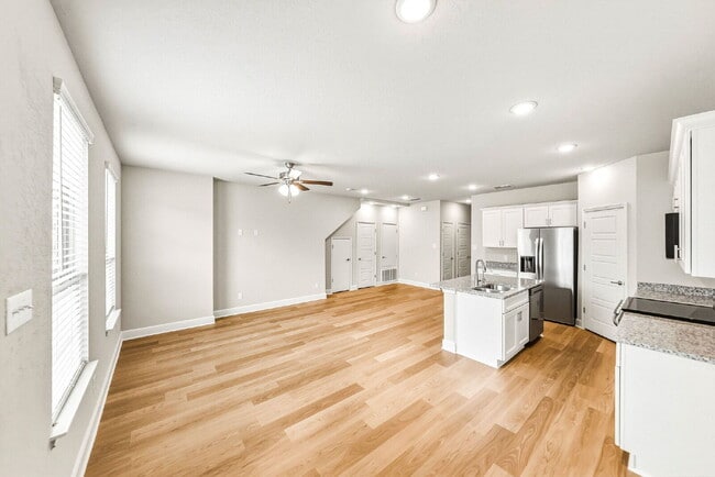 Building Photo - New Construction. Immediate Move In