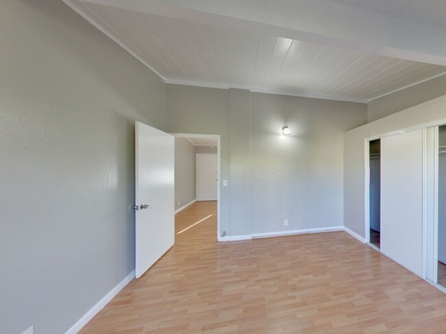 Foto del edificio - 2554 E 16th St