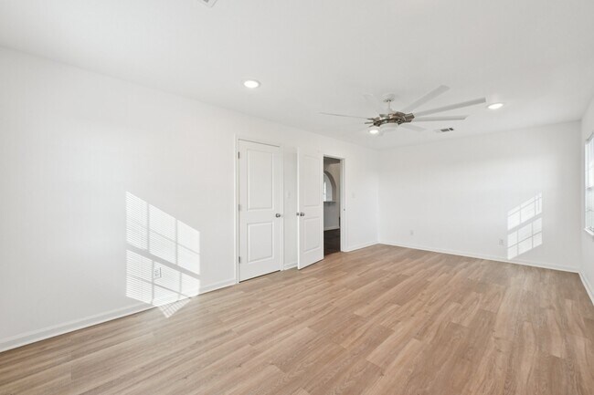 Foto del edificio - 6935 W Holiday St