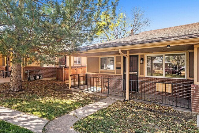 Foto del edificio - Updated 2 Bed 1 Bath Townhome in Clayton N...