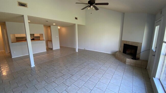 Building Photo - 2427 Autumn Springs Ln