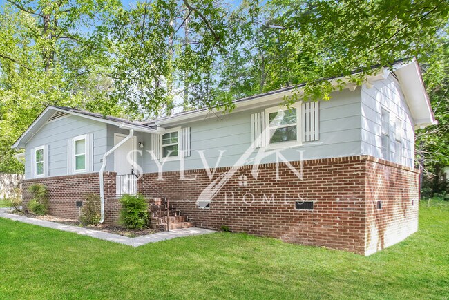 Building Photo - Prepare to fall in love with this 3 bedroo...