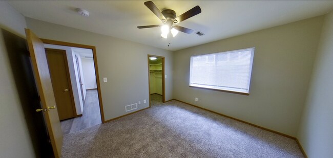 Foto del edificio - 3D Tour Available - Large Bedrooms + Pet Friendly + Washer & Dryer Included! Available August 1st!