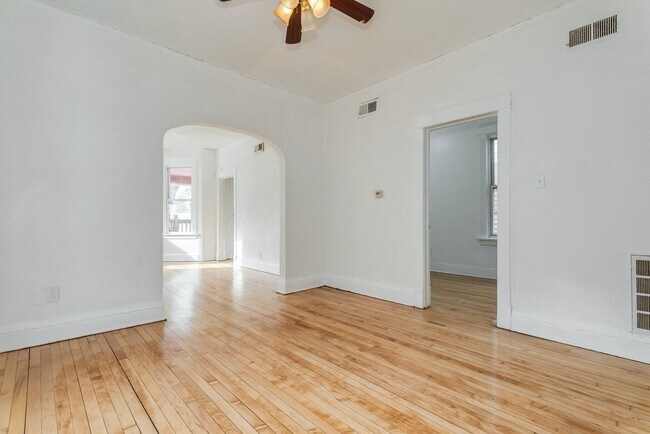 Foto del edificio - 8329 S Kingston Ave