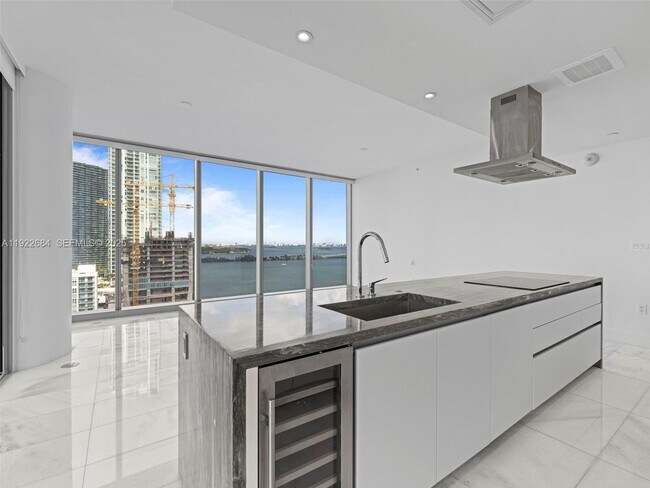 Foto del edificio - 700 NE 26th Terrace