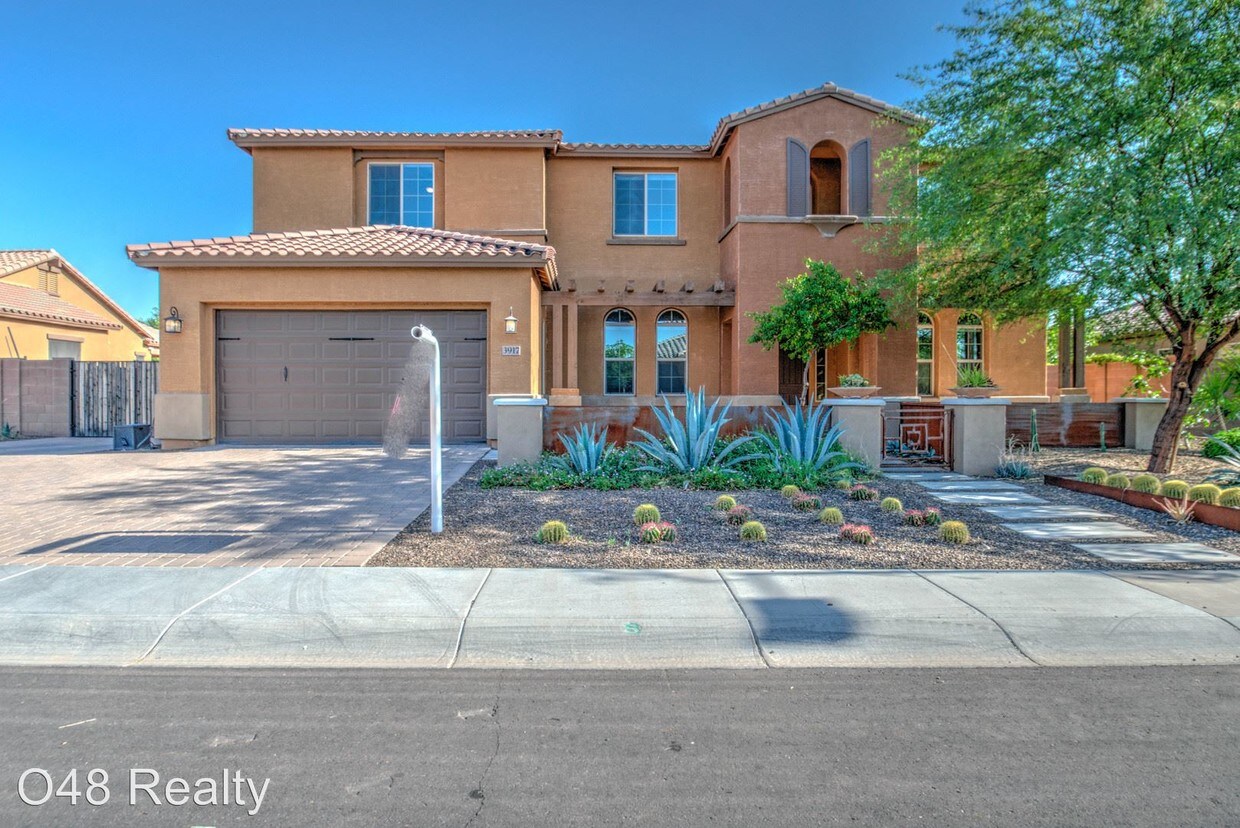 Foto principal - 6 br, 3.5 bath House - 3917 E ELLIS ST