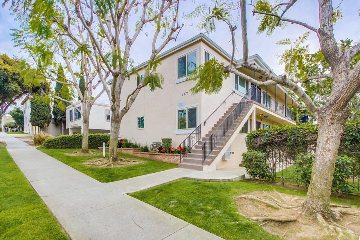 Foto principal - Upgraded 2 Bed 1 Bath in Golden Hill