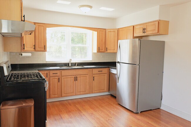 Foto del edificio - 9944 Cook Ave