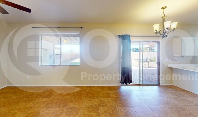 Foto del edificio - 8844 E Meadow Spring Pl