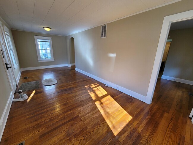 Building Photo - 1813 N Tuckahoe St