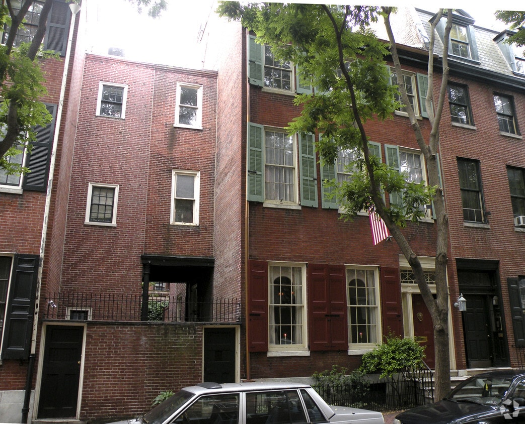 Building Photo - 914 Clinton St