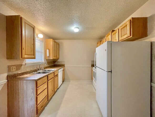 Building Photo - 208 Jason Dr