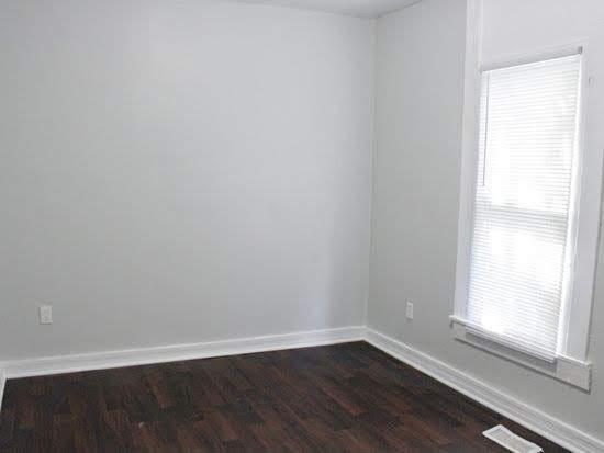Foto del edificio - 1319 W 27th St