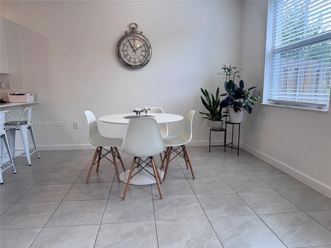 Foto del edificio - 4664 NW 120th Way