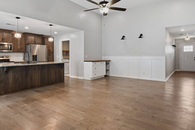 Building Photo - 732 Jodine Ann Dr